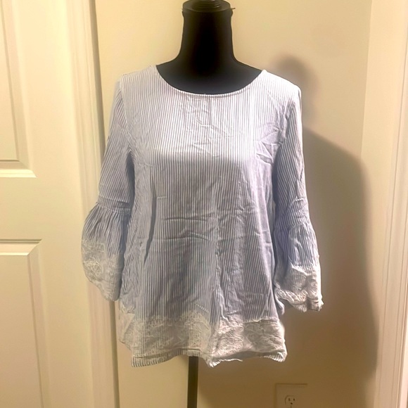 2/$15 Jun‎ & Ivy- Blue and white striped long sleeve blouse - Picture 1 of 6
